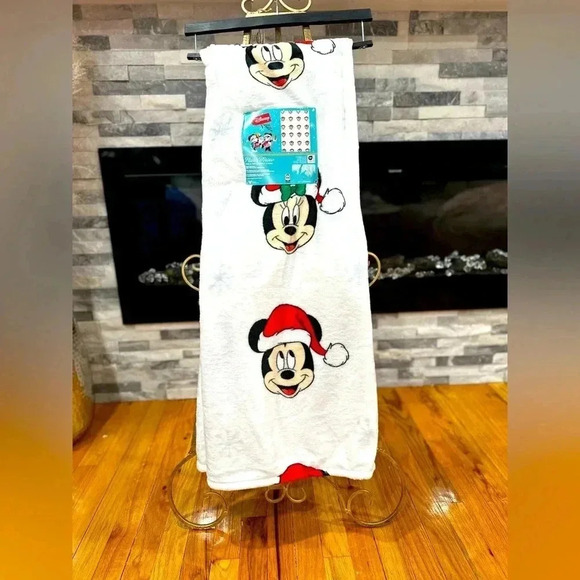 Disney Mickey and Minnie Christmas Throw Blanket - Picture 2 of 8